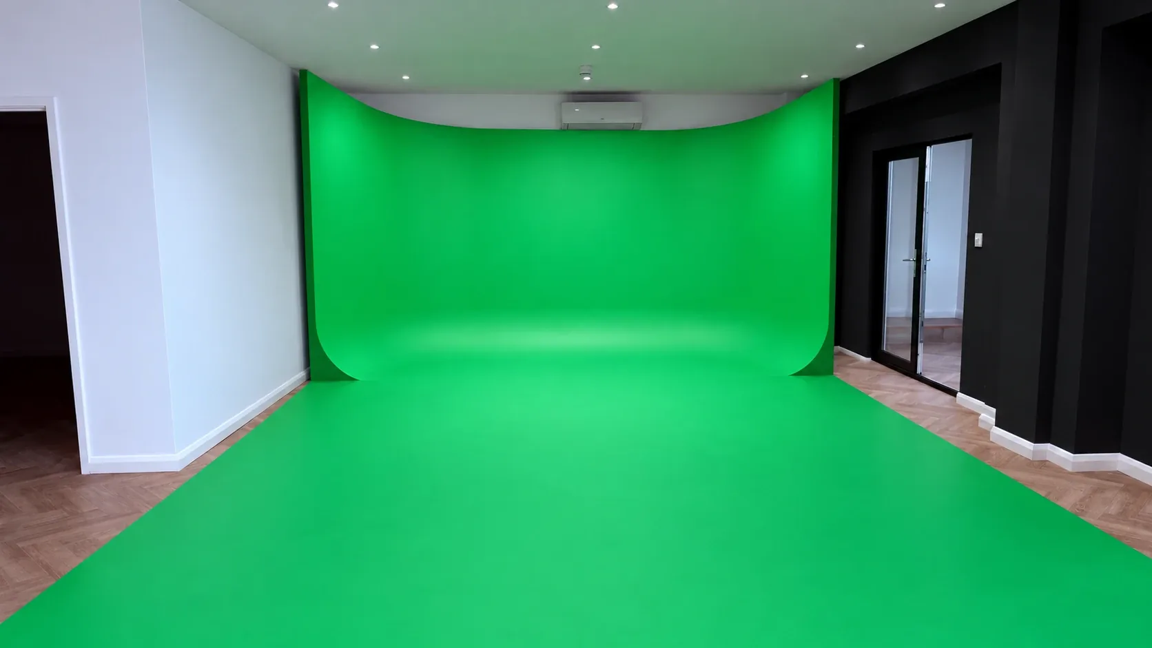The Yard green screen studio in London: an empty seamless infinity cove, floor to wall